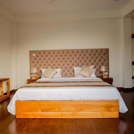 فندق Manthra Leisure كاندي المظهر الخارجي الصورة