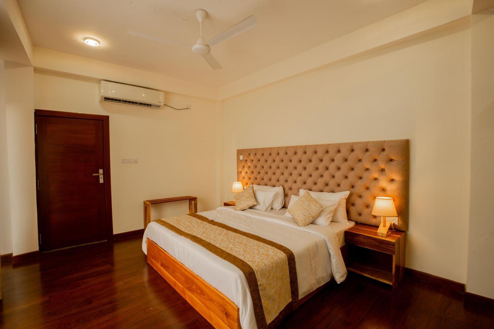 فندق Manthra Leisure كاندي المظهر الخارجي الصورة