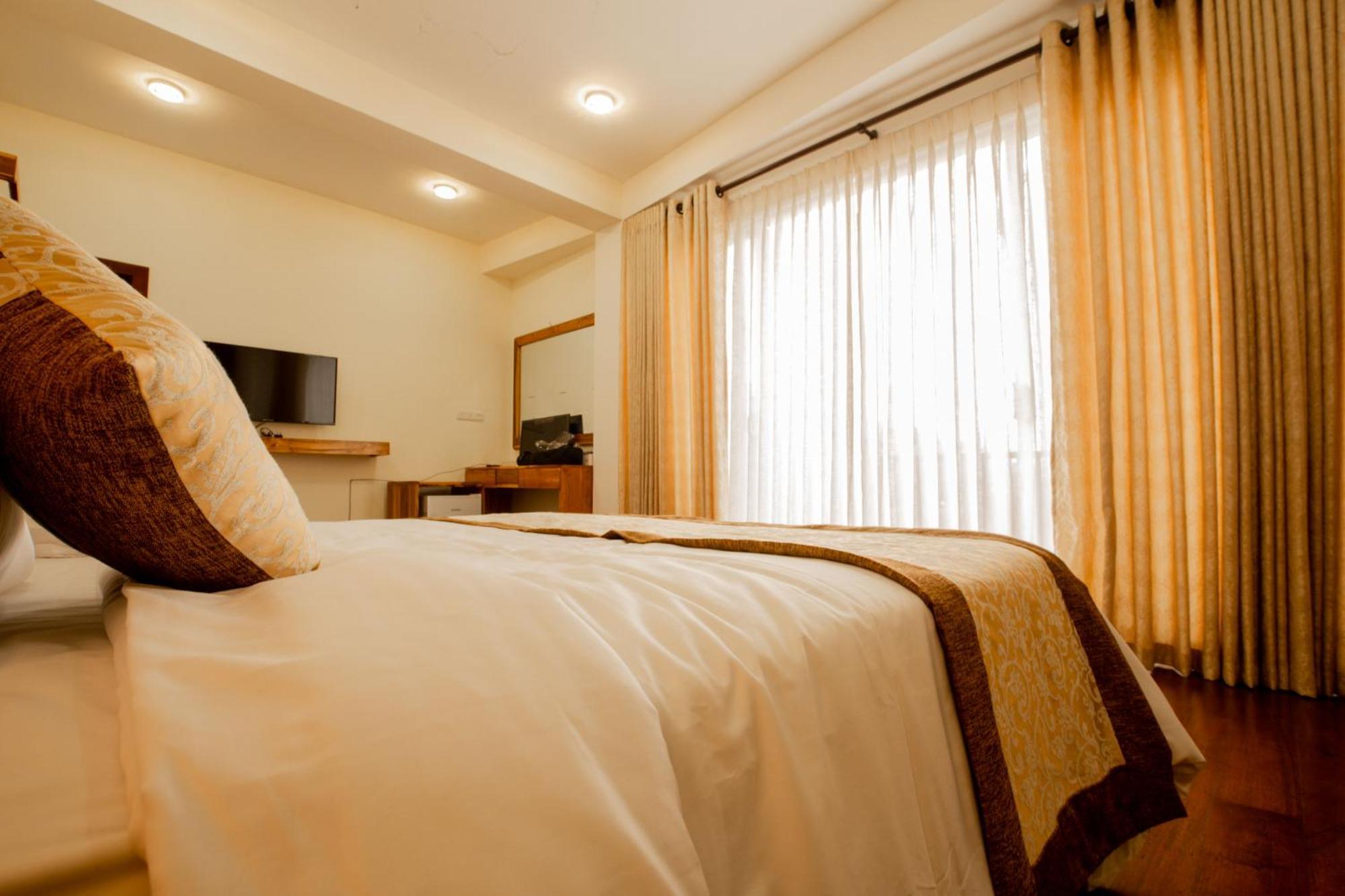 فندق Manthra Leisure كاندي المظهر الخارجي الصورة
