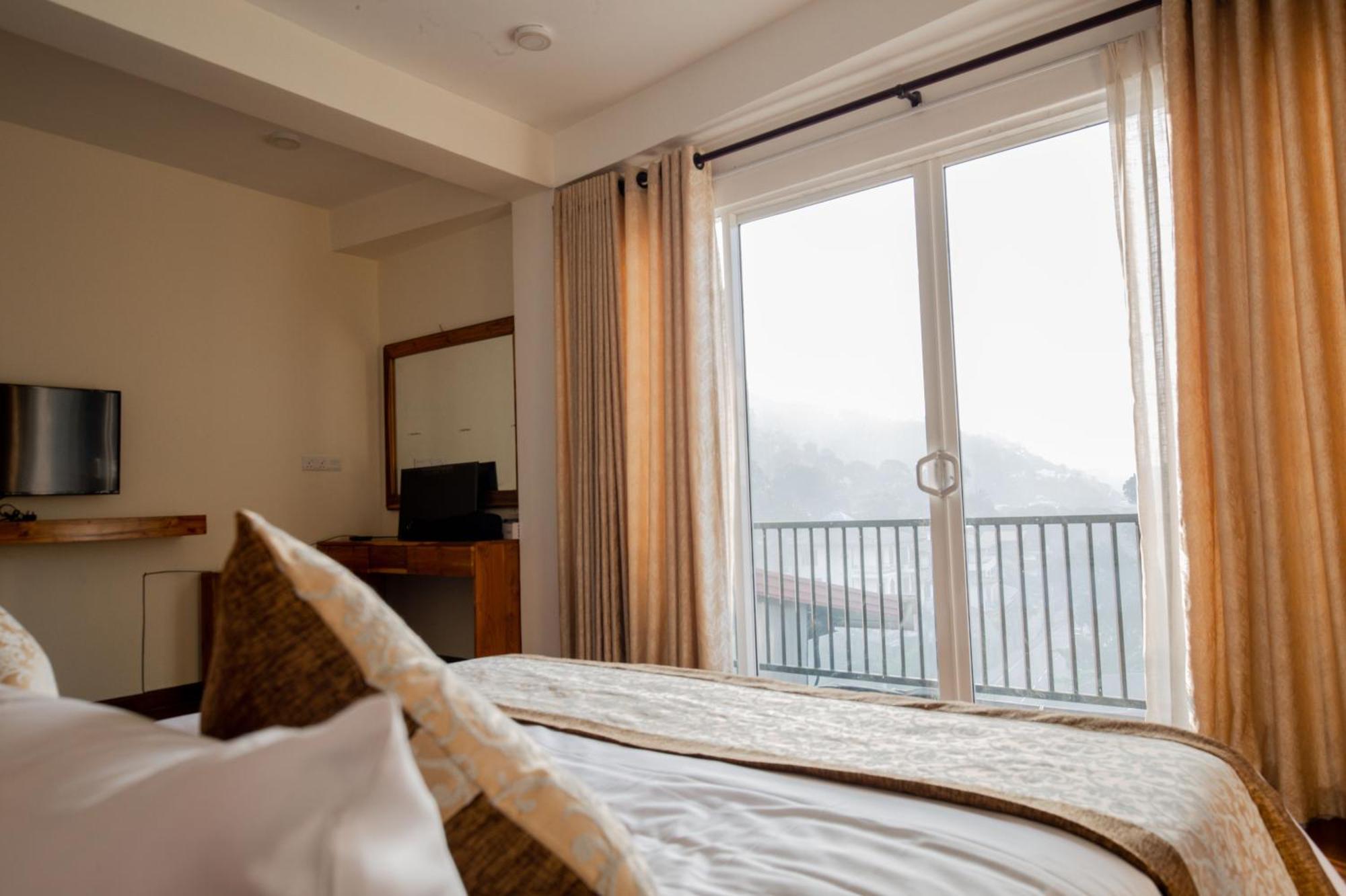 فندق Manthra Leisure كاندي المظهر الخارجي الصورة