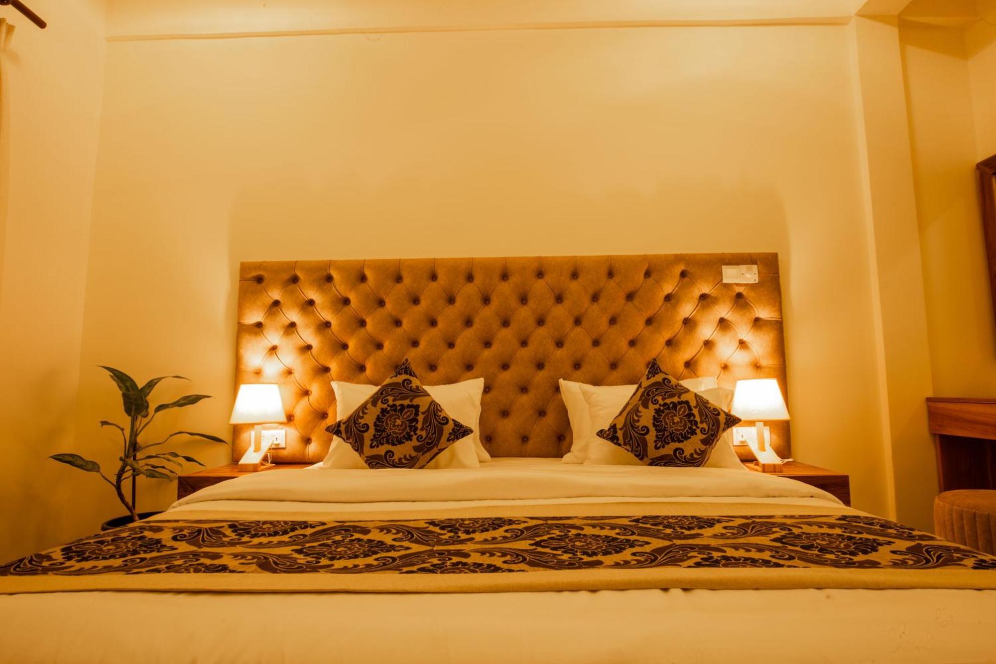 فندق Manthra Leisure كاندي المظهر الخارجي الصورة