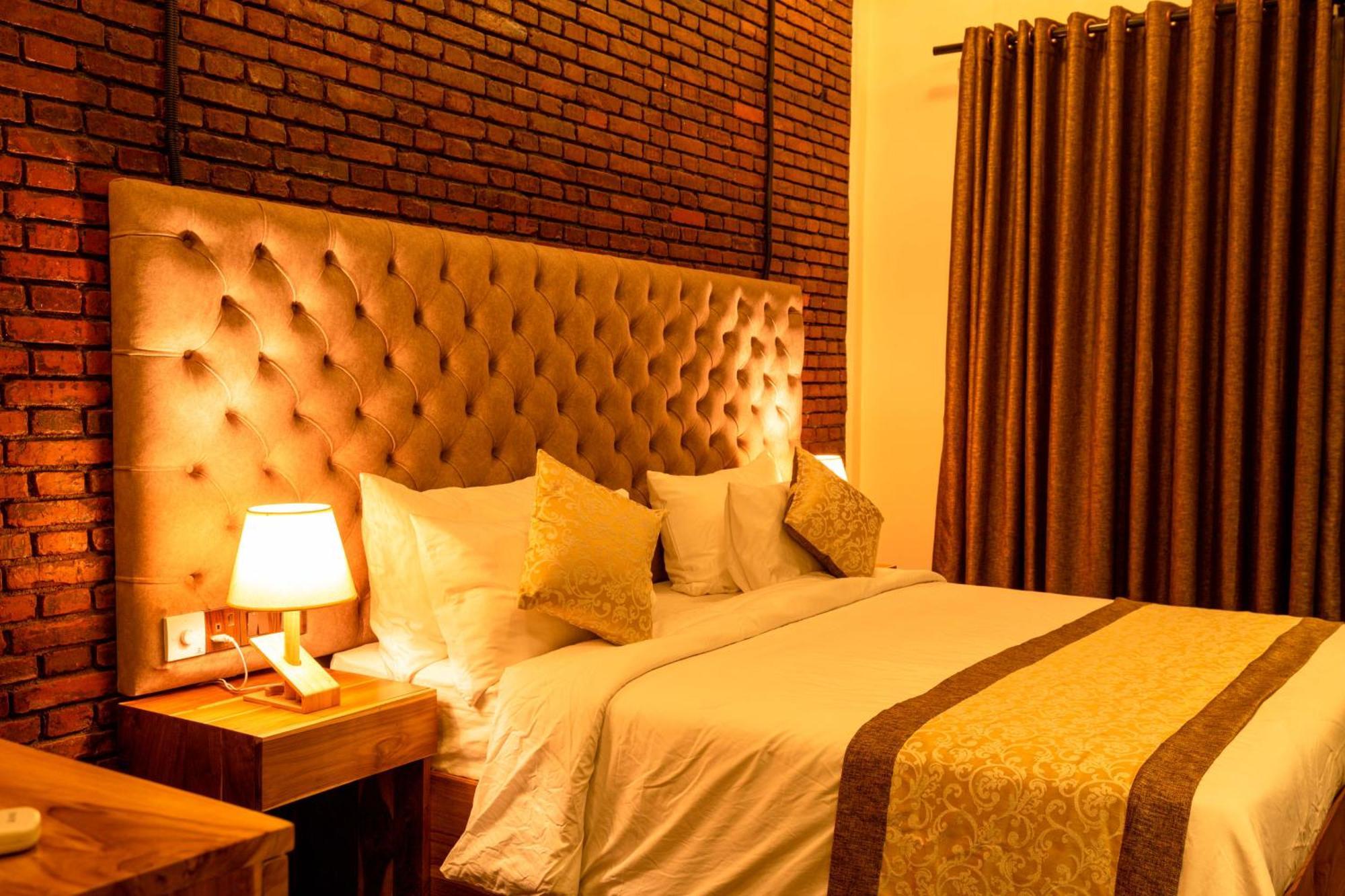 فندق Manthra Leisure كاندي المظهر الخارجي الصورة