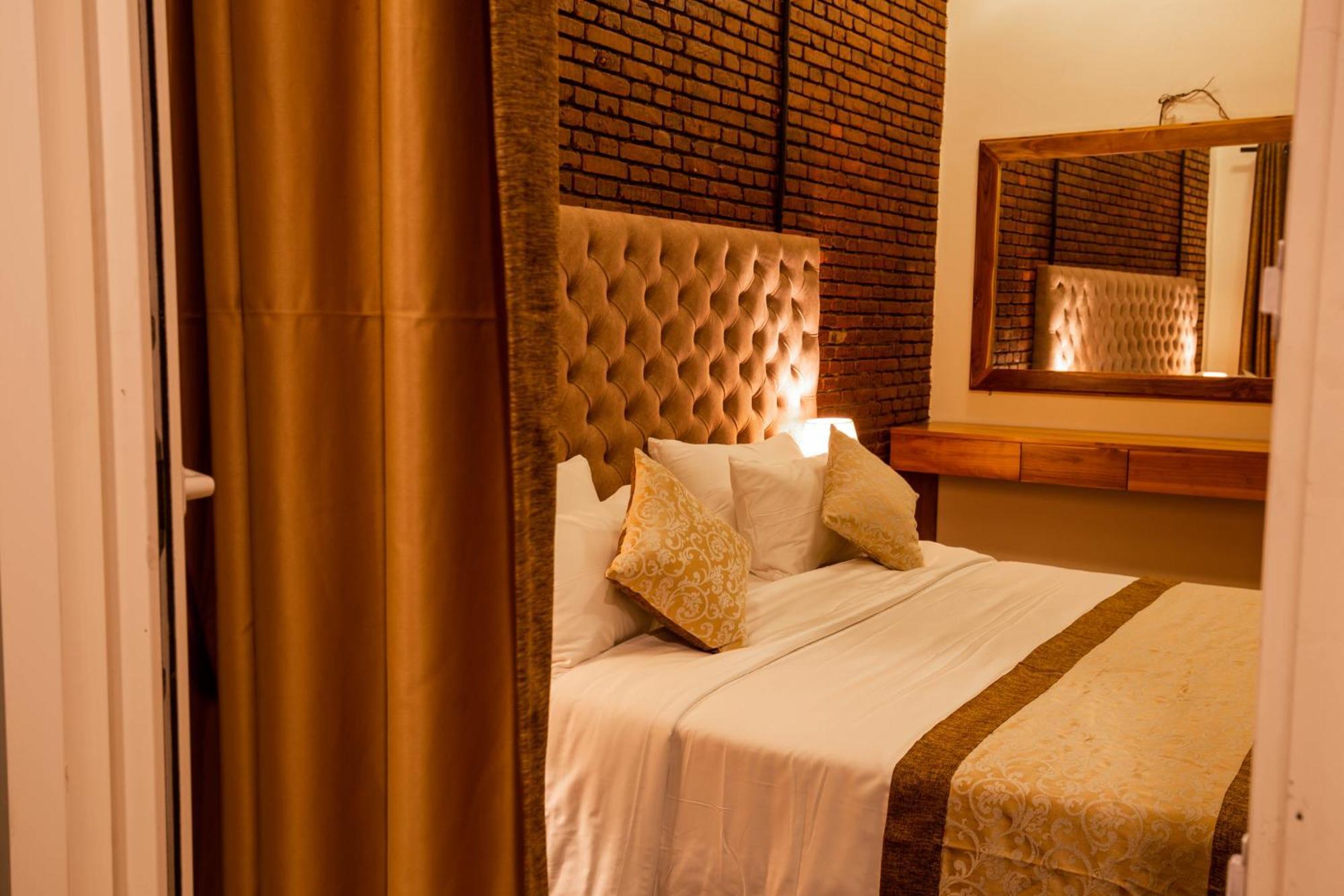 فندق Manthra Leisure كاندي المظهر الخارجي الصورة
