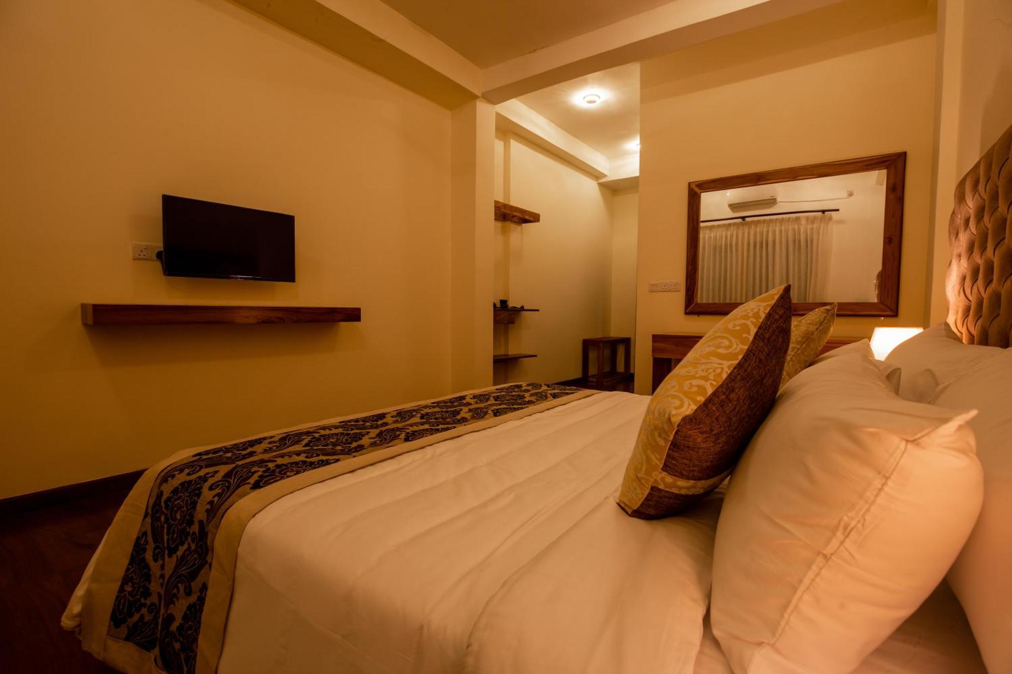 فندق Manthra Leisure كاندي المظهر الخارجي الصورة