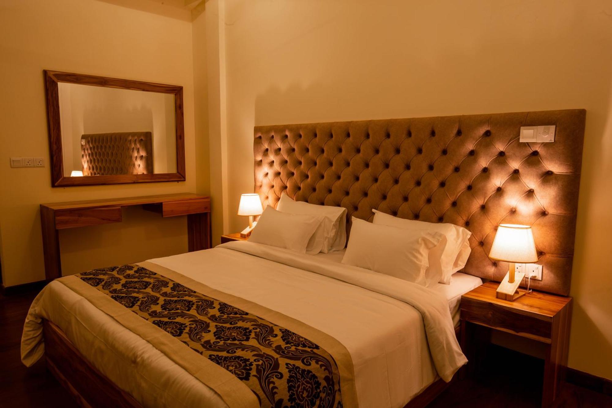 فندق Manthra Leisure كاندي المظهر الخارجي الصورة