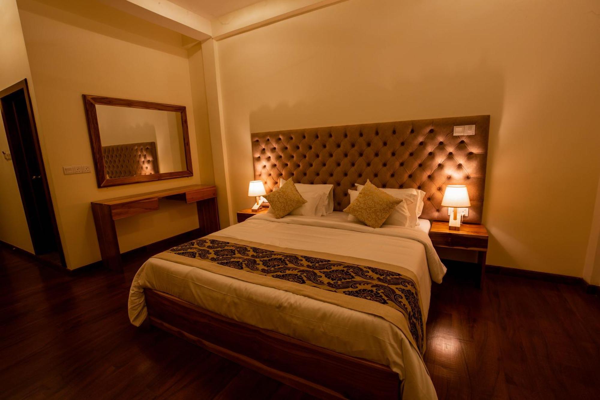 فندق Manthra Leisure كاندي المظهر الخارجي الصورة