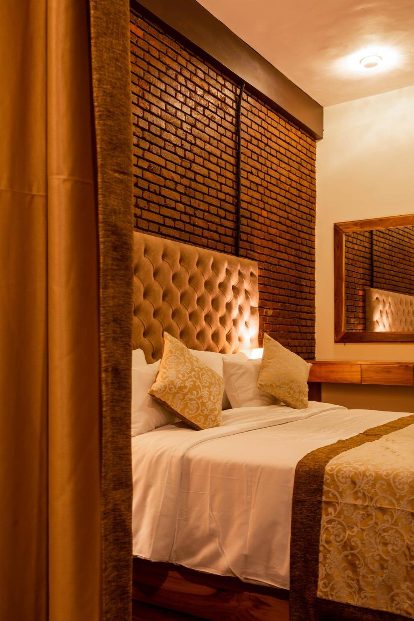 فندق Manthra Leisure كاندي المظهر الخارجي الصورة