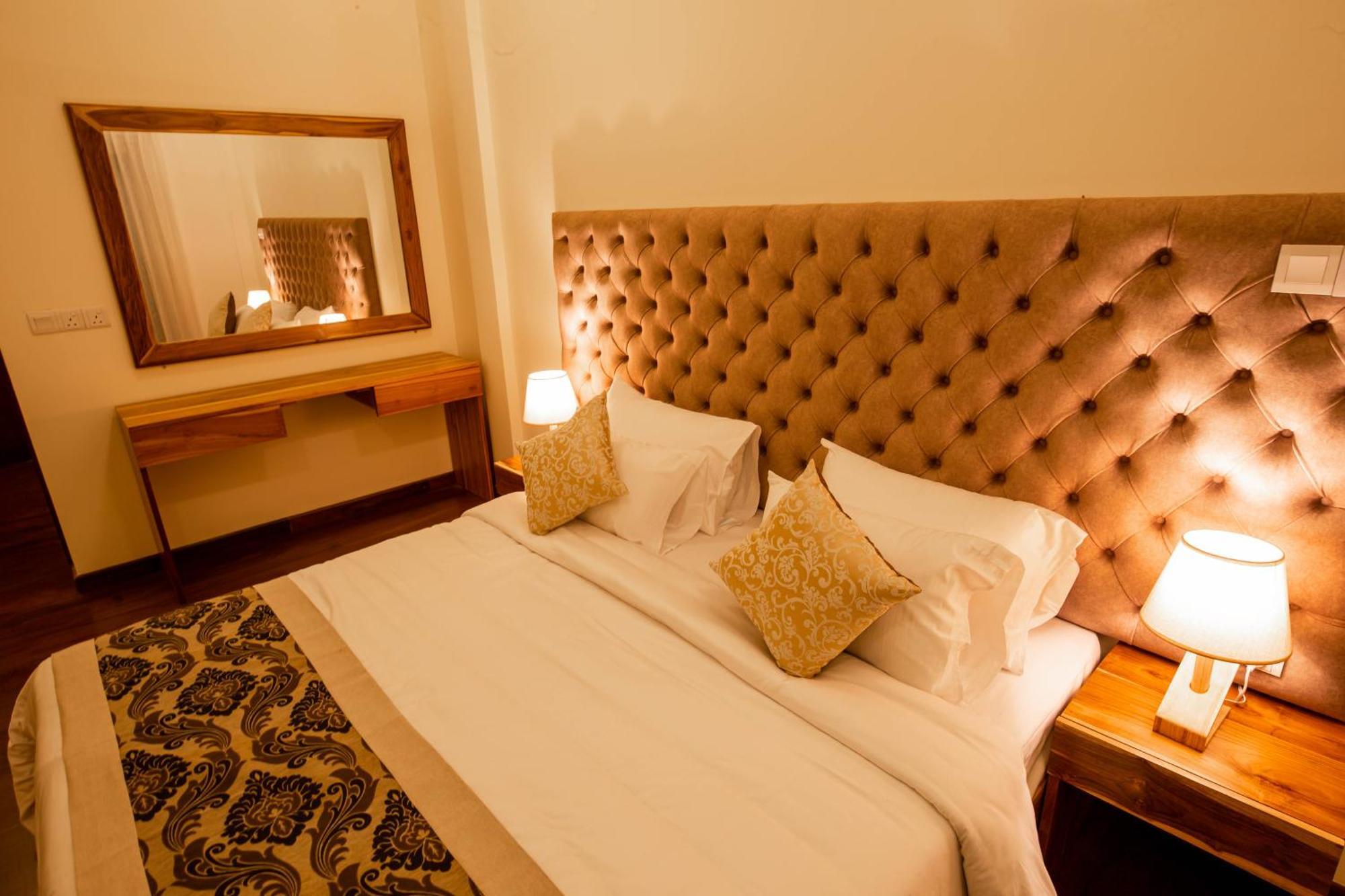 فندق Manthra Leisure كاندي المظهر الخارجي الصورة